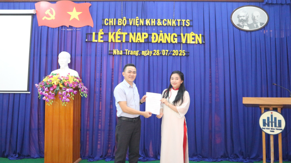 Lễ kết nạp đảng viên mới cho quần chúng ưu tú Mai Thị Trúc Tâm và Nguyễn Tất vũ