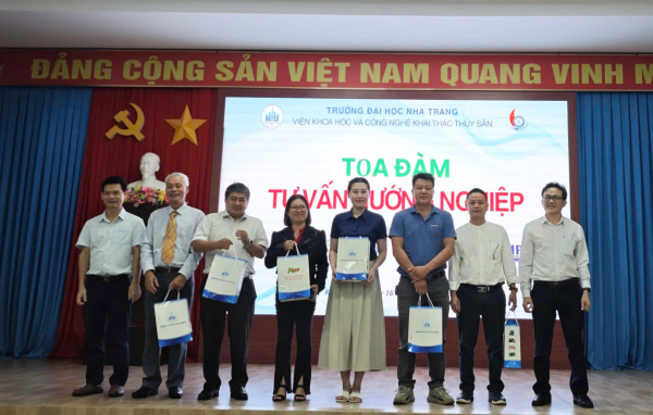 Cuộc thi ý tưởng đổi mới sáng tạo trong ngành thủy sản và tọa đàm tư vấn hướng nghiệp, trao học bổng.