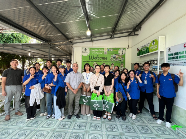 SINH VIÊN NĂM NHẤT TRẢI NGHIỆM THỰC TẾ TẠI DOANH NGHIỆP – GẮN KẾT LÝ THUYẾT VỚI THỰC TIỄN