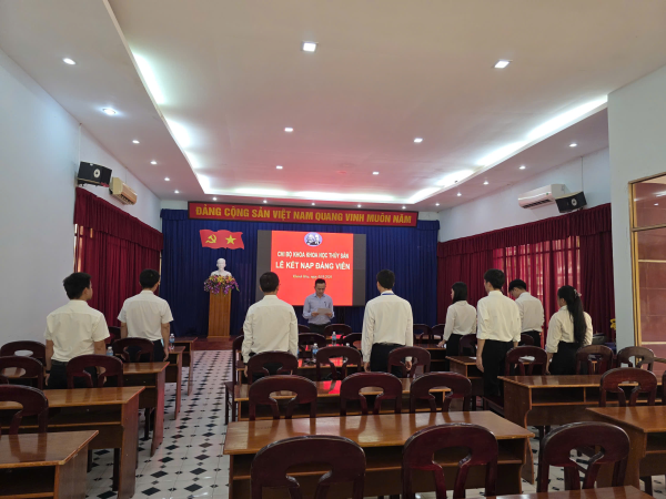 Chi bộ Khoa Khoa học Thủy sản kết nạp 03 đảng viên mới
