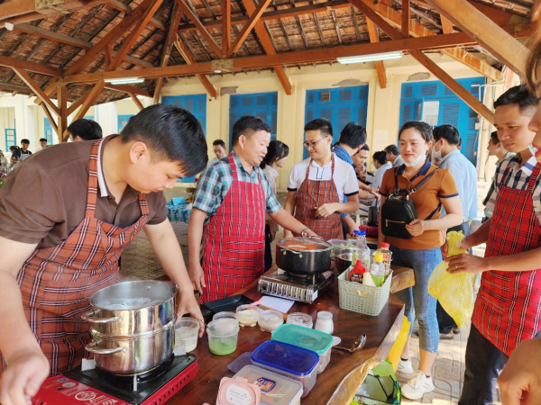 HỘI THI NẤU ĂN NGÀY 8/3