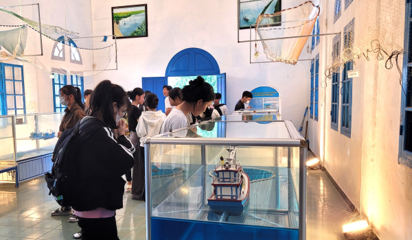 THAM QUAN BẢO TÀNG NGƯ CỤ - SINH VIÊN K65