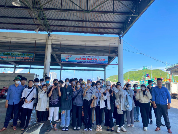 THAM QUAN THỰC TẾ TẠI CẢNG CÁ HÒN RỚ VÀ VIỆN HẢI DƯƠNG HỌC NHA TRANG 