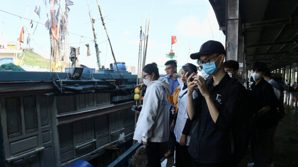 THAM QUAN THỰC TẾ TẠI CẢNG CÁ HÒN RỚ VÀ VIỆN HẢI DƯƠNG HỌC NHA TRANG 