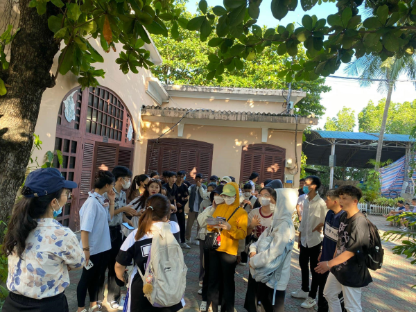 THAM QUAN THỰC TẾ TẠI CẢNG CÁ HÒN RỚ VÀ VIỆN HẢI DƯƠNG HỌC NHA TRANG 