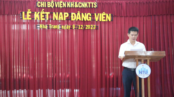 02 SINH VIÊN NGÀNH QUẢN LÝ THUỶ SẢN ĐƯỢC KẾT NẠP ĐẢNG VIÊN VÀO NĂM 3 ĐẠI HỌC