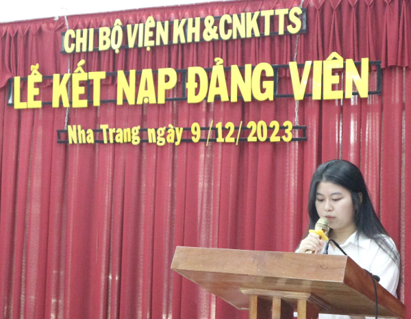 02 SINH VIÊN NGÀNH QUẢN LÝ THUỶ SẢN ĐƯỢC KẾT NẠP ĐẢNG VIÊN VÀO NĂM 3 ĐẠI HỌC