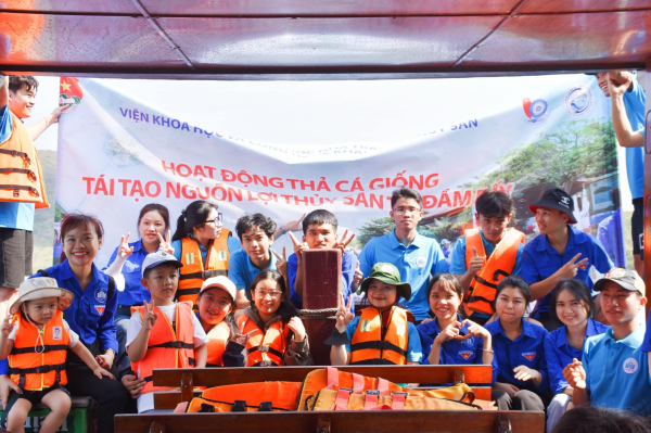 THẢ HƠN 72.000 CON TÔM, CUA TÁI TẠO NGUỒN LỢI THỦY SẢN VỊNH NHA TRANG