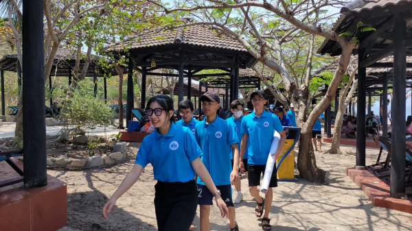 THẢ HƠN 72.000 CON TÔM, CUA TÁI TẠO NGUỒN LỢI THỦY SẢN VỊNH NHA TRANG