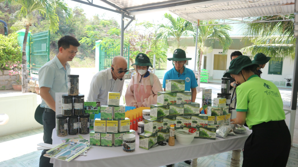 Khoá 66 tham quan ngoại khóa tại Trung tâm phát triển công nghệ rong biển – Công ty TNHH Trí Tín.