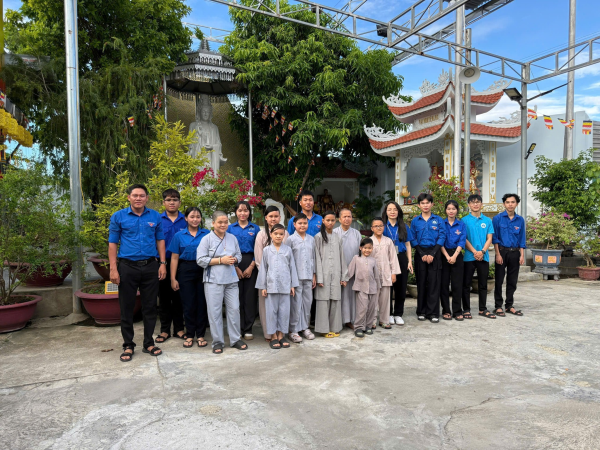 CHƯƠNG TRÌNH "KẾT NỐI YÊU THƯƠNG" NHÂN DỊP TẾT THIẾU NHI 1-6