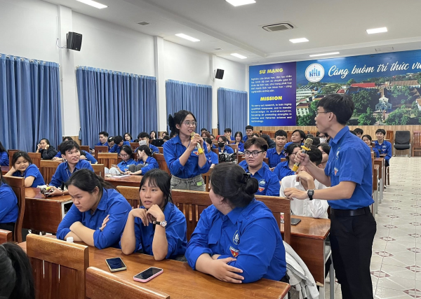 Chào cờ tháng 9 và chào đón tân sinh viên K67